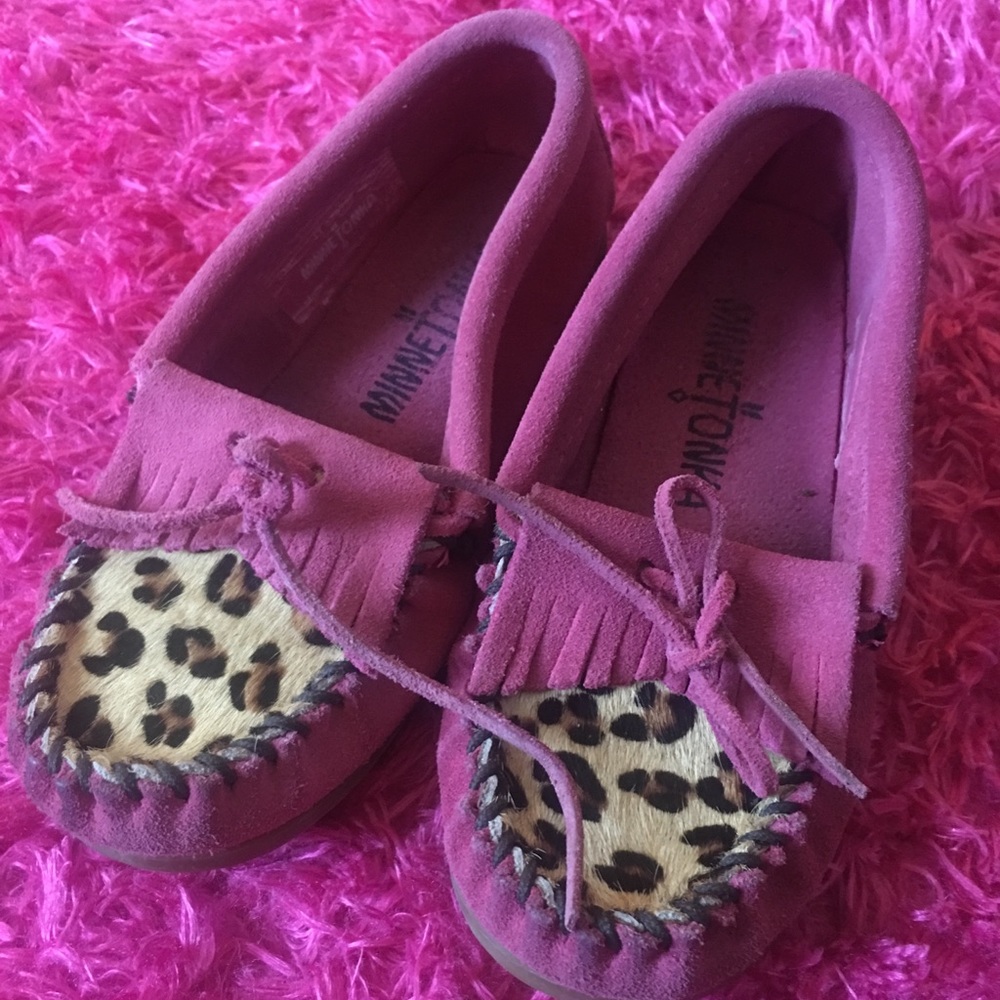 Minnetonka pink and leopard leather moccasin
